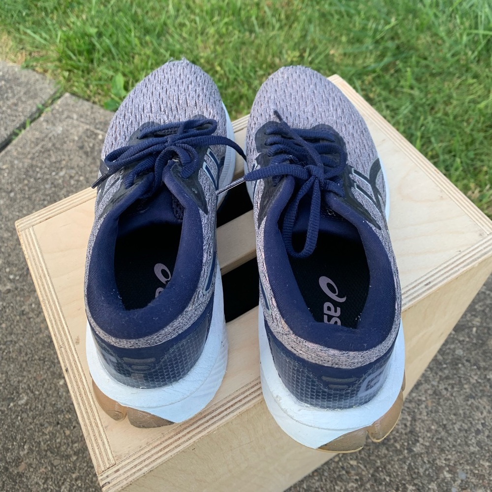 LIKE NEW ASICS Purple and Blue Running Shoes - Picture 4 of 6